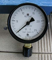 Manometr 25kg/cm gwint M20x1.5 OBM1-100