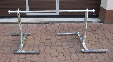 Stojak na bębeny z przewodem